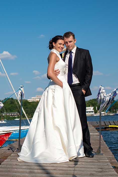 Focení novomanželů na mole u přehrady v Brně